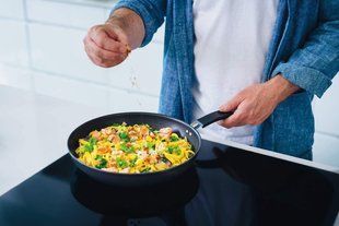 Сковорода традиційна Fiskars Functional Form (1026573) - 26 см