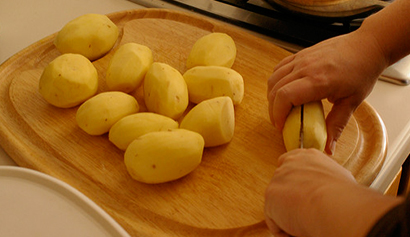 чистка картофеля и нарезка